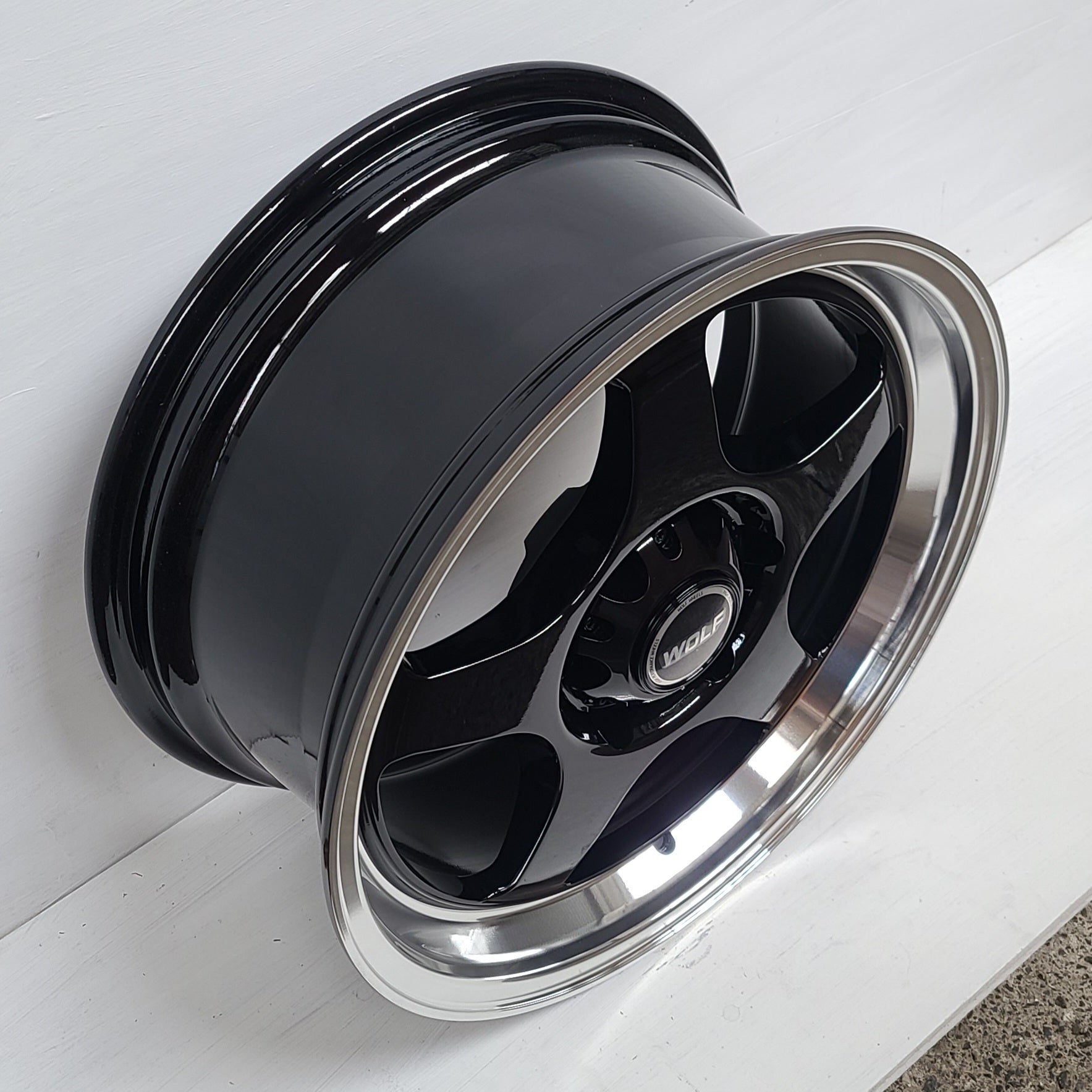 18X8 WOLF S1P-X 30P 6X139.7 Gloss Black Polished Lip