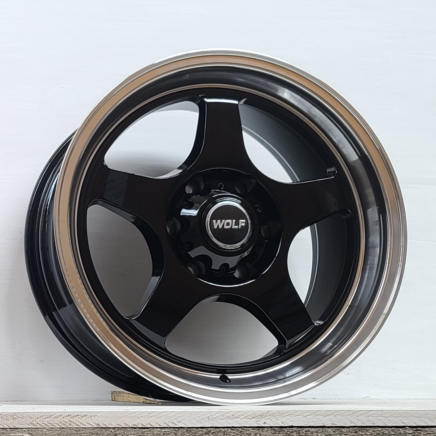 18X8 WOLF S1P-X 30P 6X139.7 Gloss Black Polished Lip
