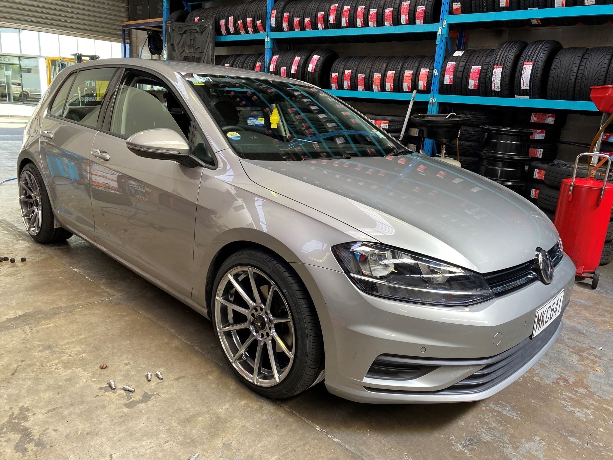 18x9 PDW Magnum 38p 73.1 5x112 5x114.3 73.1CB - Hyper Black