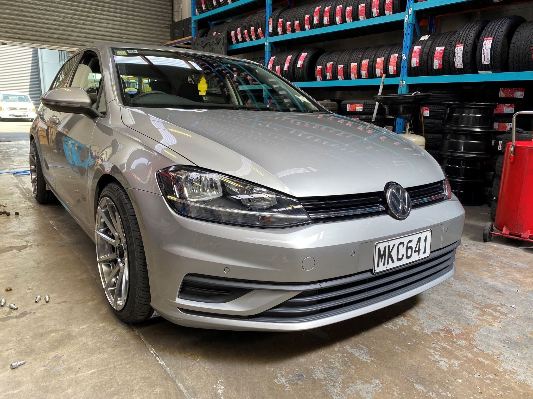 18x9 PDW Magnum 38p 73.1 5x112 5x114.3 73.1CB - Hyper Black