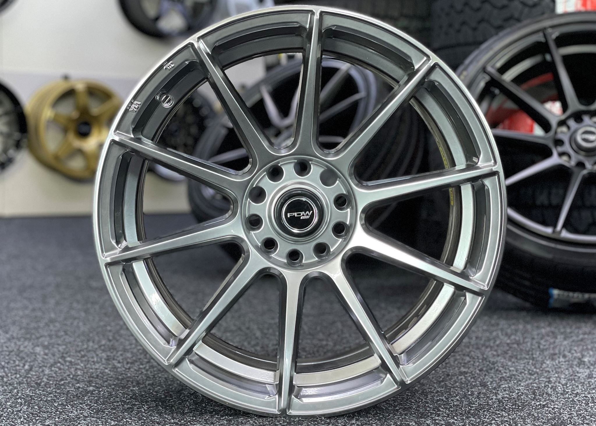 18x9 PDW Magnum 38p 73.1 5x112 5x114.3 73.1CB - Hyper Black