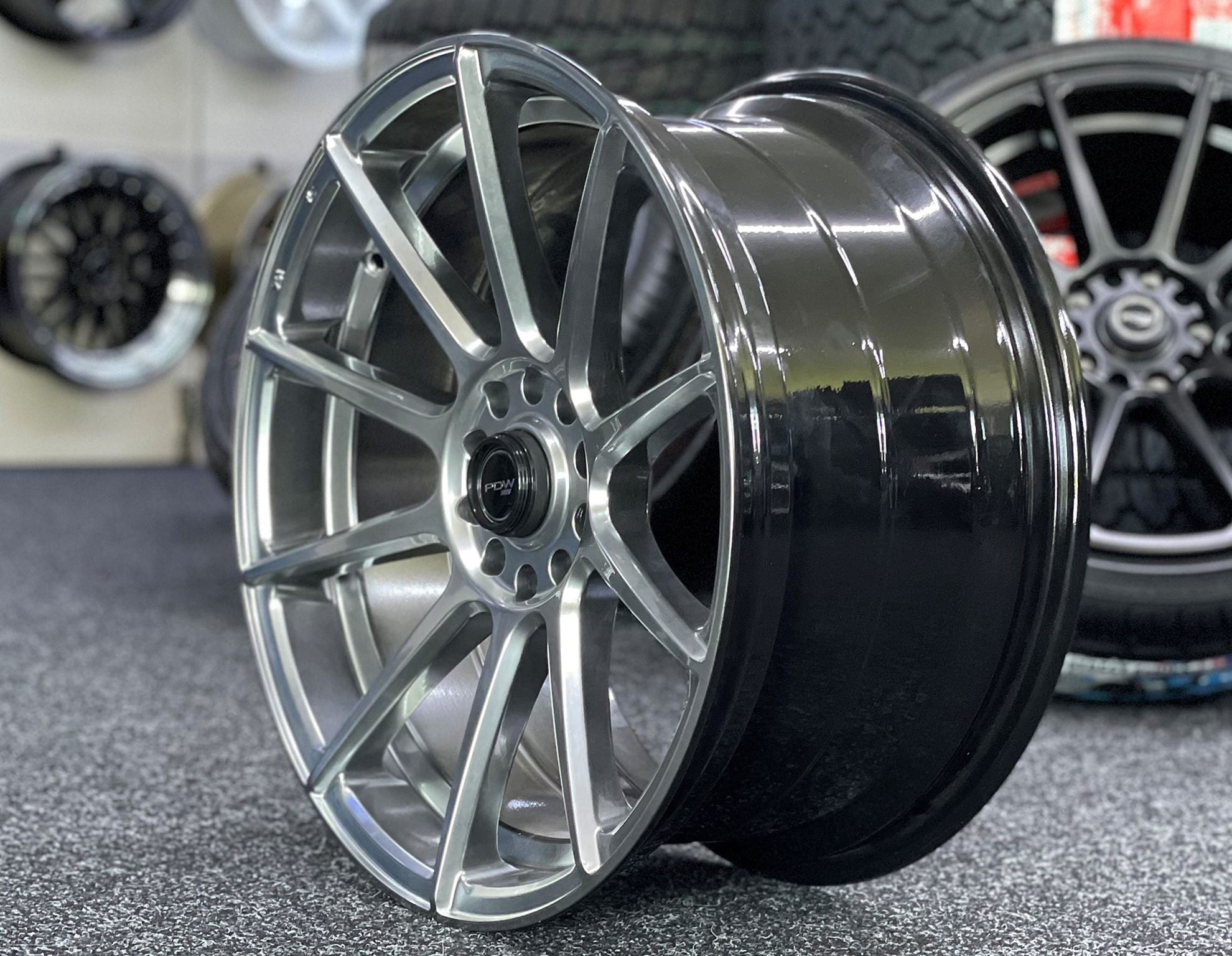 18x9 PDW Magnum 38p 73.1 5x112 5x114.3 73.1CB - Hyper Black