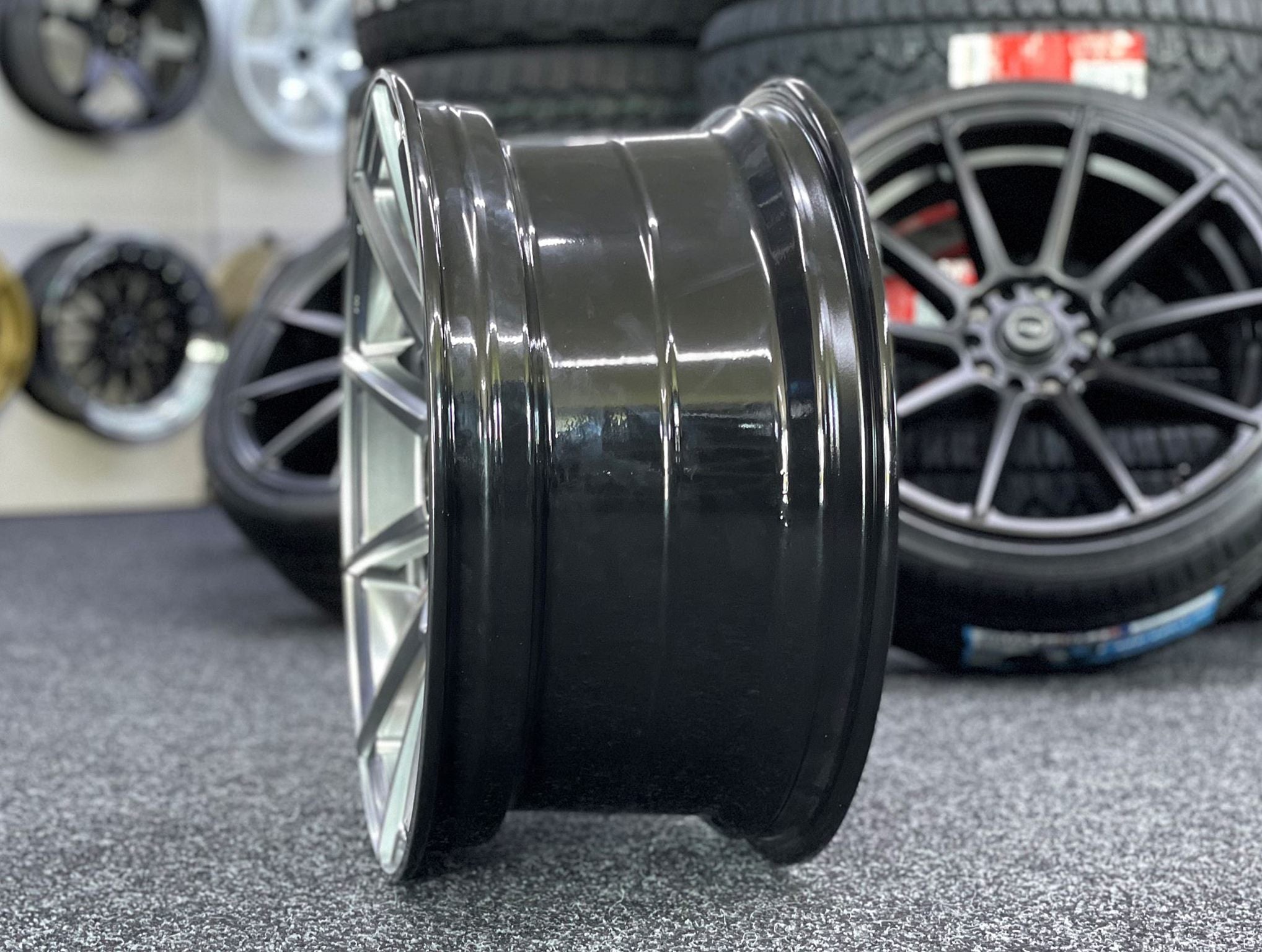 18x9 PDW Magnum 38p 73.1 5x112 5x114.3 73.1CB - Hyper Black