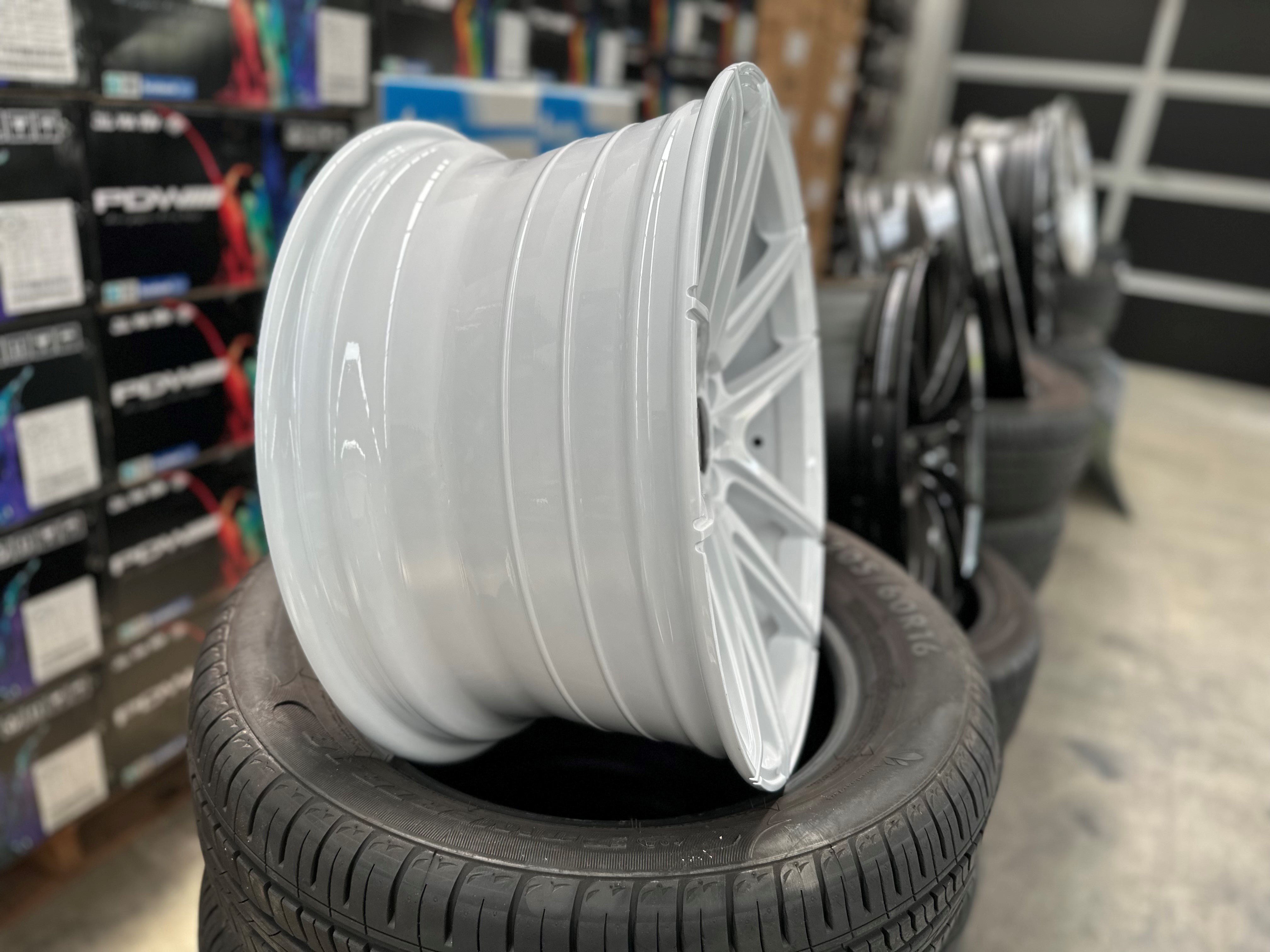 18x9 MTG Rush 38p 73.1 5x100 5x114.3 73.1CB - Gloss White