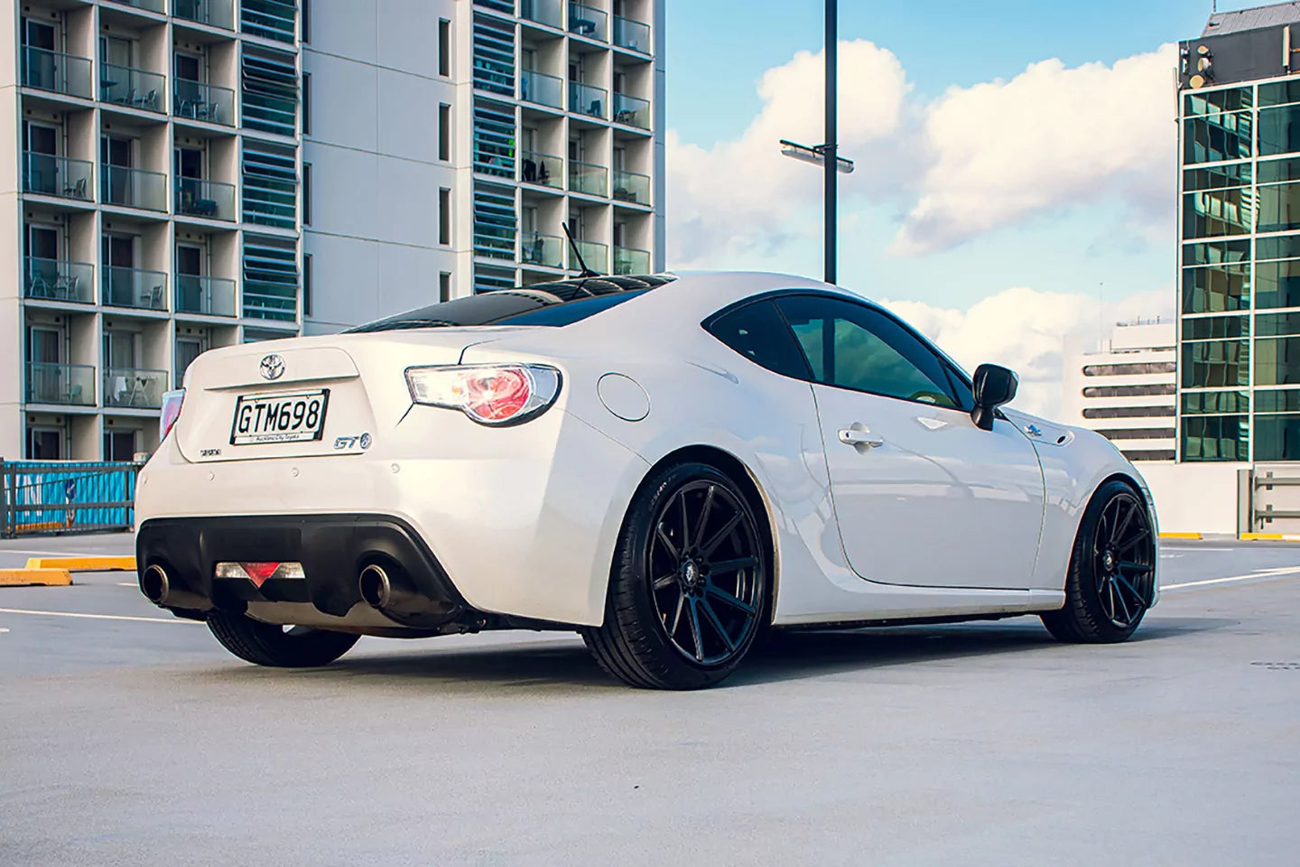 18x9 MTG Jhampion 38p 73.1 5x100 5x114.3 73.1CB - Satin Black